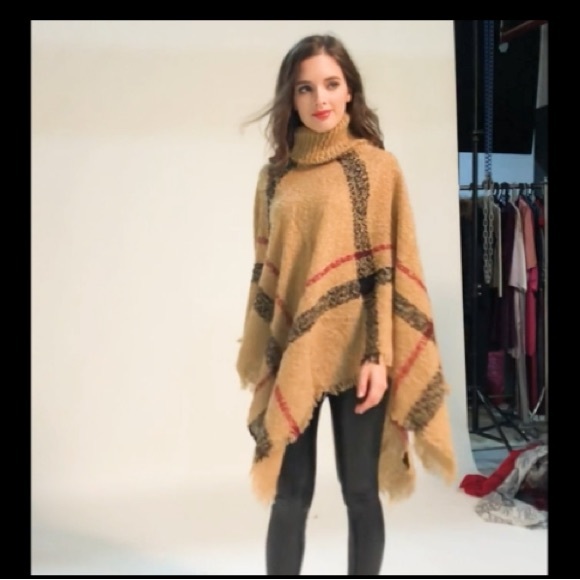 Poncho - Picture 4 of 5